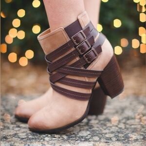Sofft Tan and Brown Zippered Strappy Heeled Ankle Boots Size 7